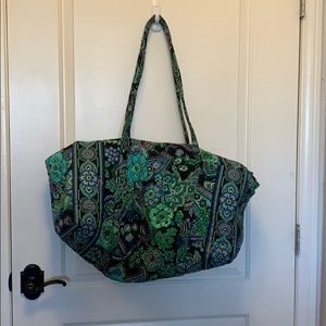 Vera Bradley large duffel excellent condition